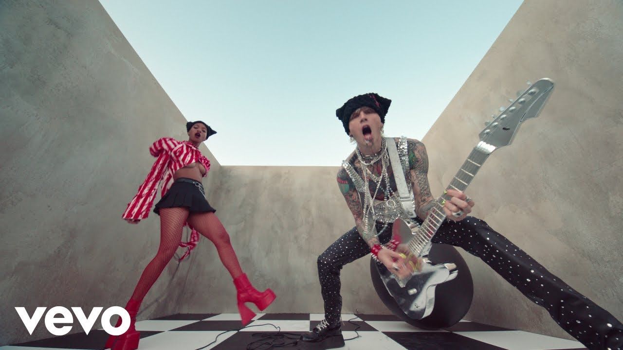 Machine Gun Kelly – emo girl feat. WILLOW (Official Music Video)